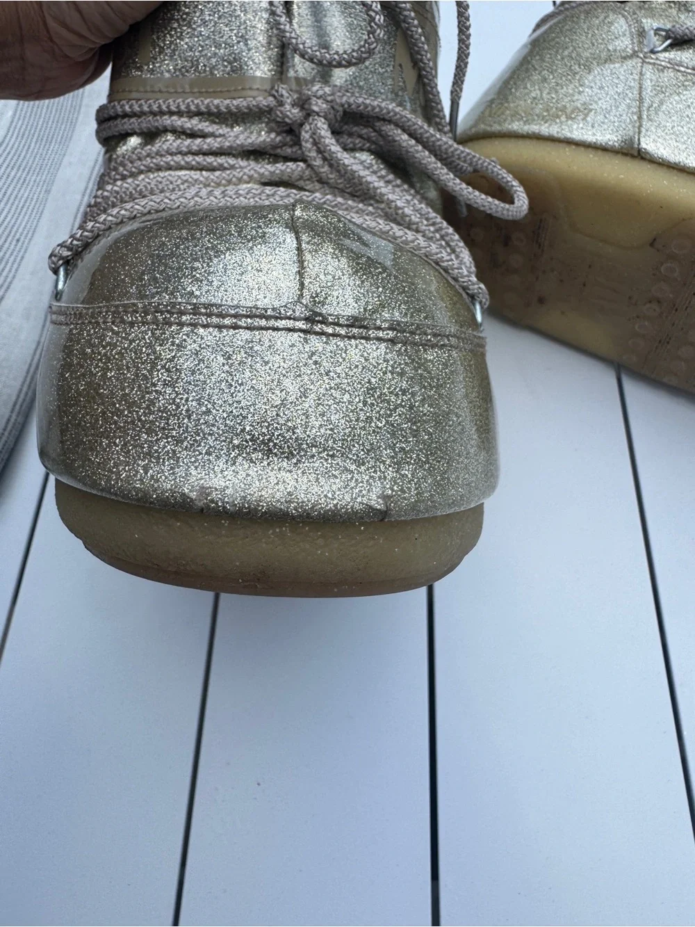 Moon Boot metallic gold